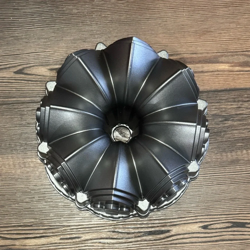 Nordic Ware 10 Cup Cathedral Bundt Pan - Picture 2 of 9